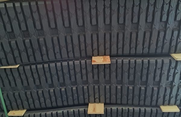 Bobcat T180 multibar wide rubber track